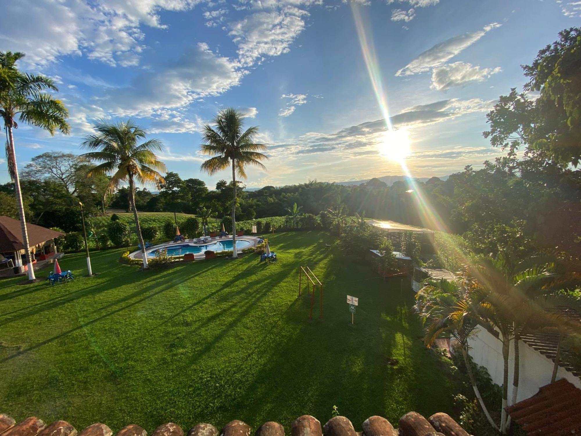 Finca Hotel Los Cocos Монтенегро Экстерьер фото